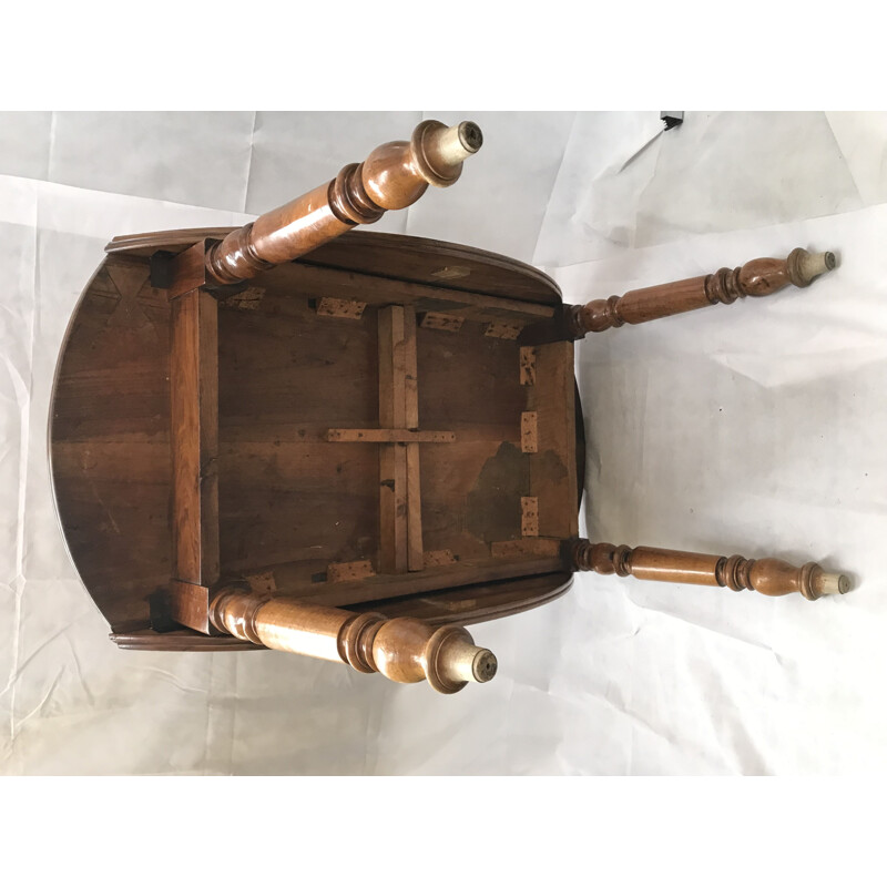 Vintage oval wooden table with 2 leaves