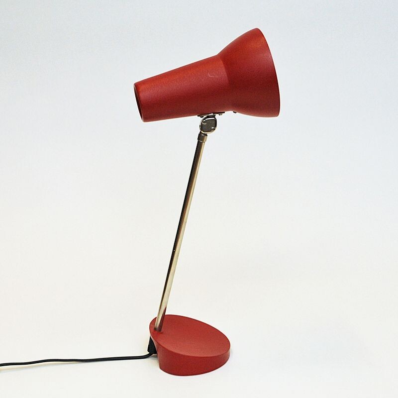 Lámpara de escritorio vintage de metal rojo de Asea Belysning, Suecia 1950