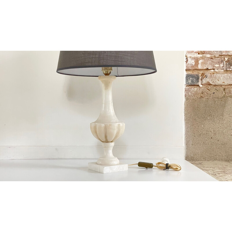 Vintage lamp in alabaster stone of medicis form