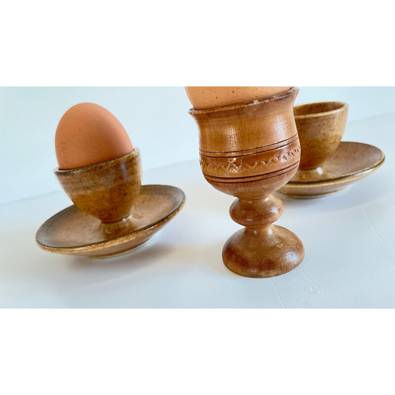 Conjunto de 3 copos de cerâmica e de ovos de madeira vintage