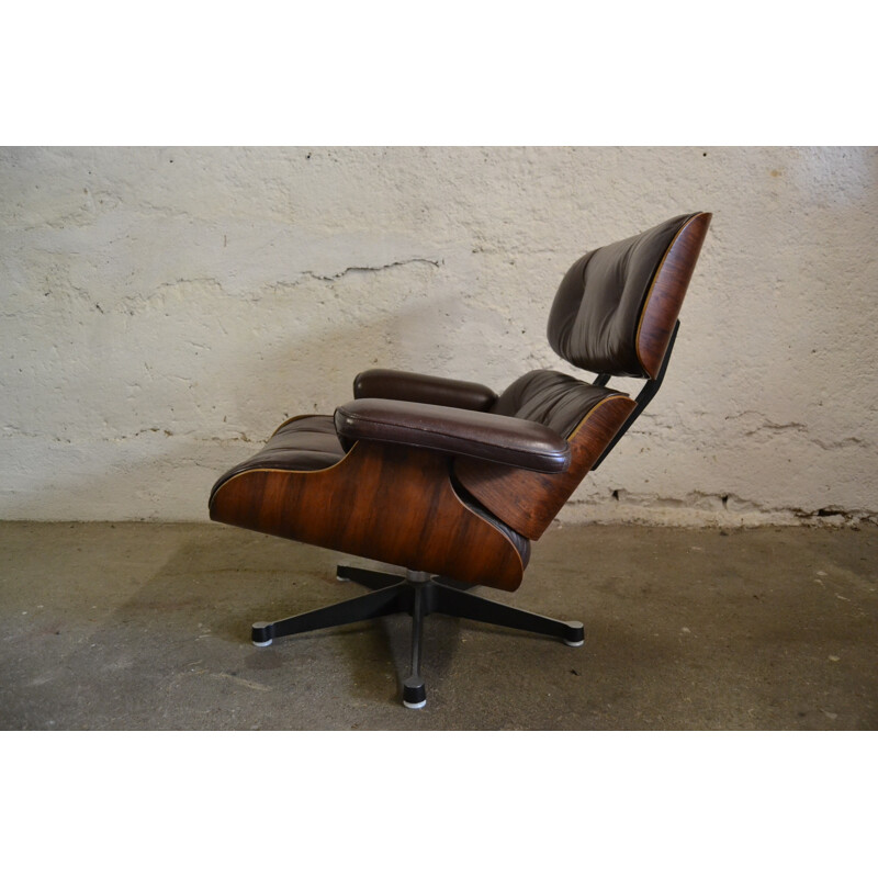 Fauteuil "Lounge Chair" chocolat, Charles et Ray EAMES - années 60