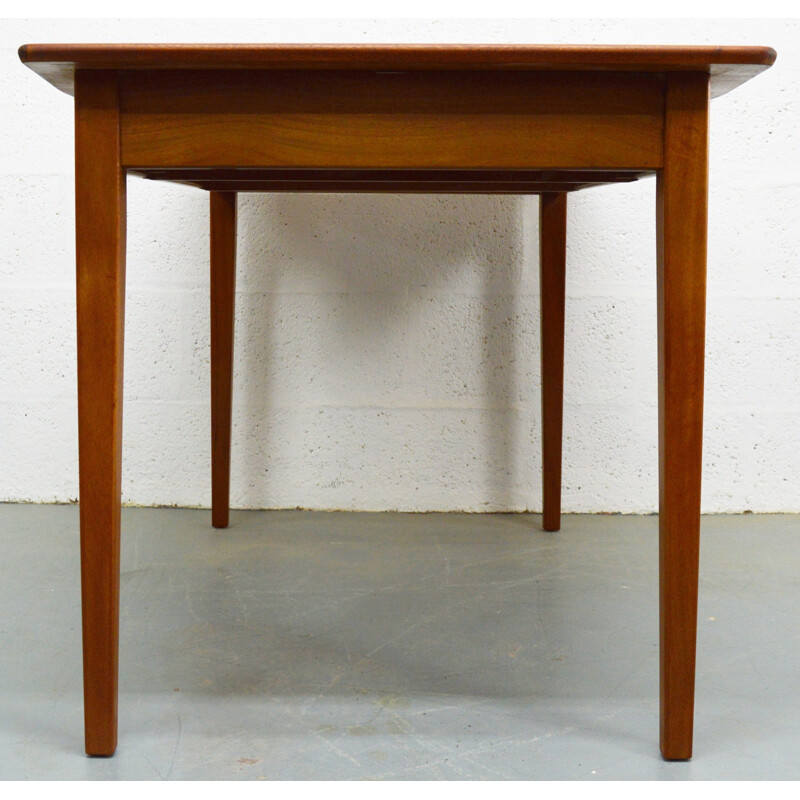 English extendable Maple dining table in walnut - 1960s