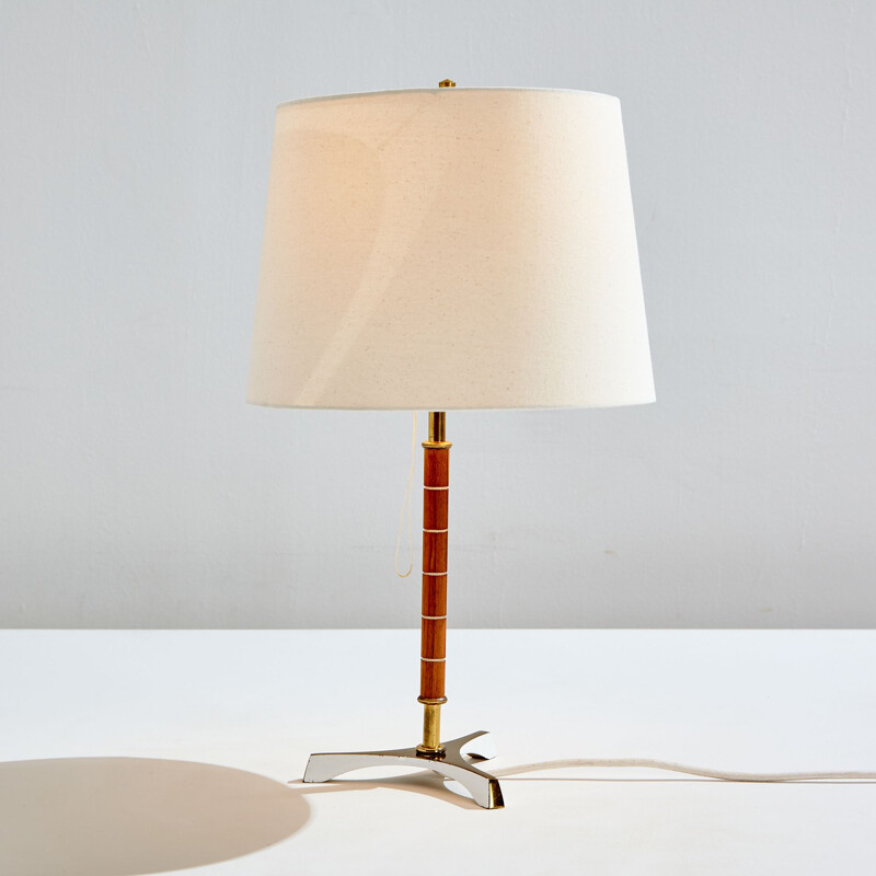 Vintage österreichische Tischlampe aus Teakholz und Messing von J. T. Kalmar, 1950