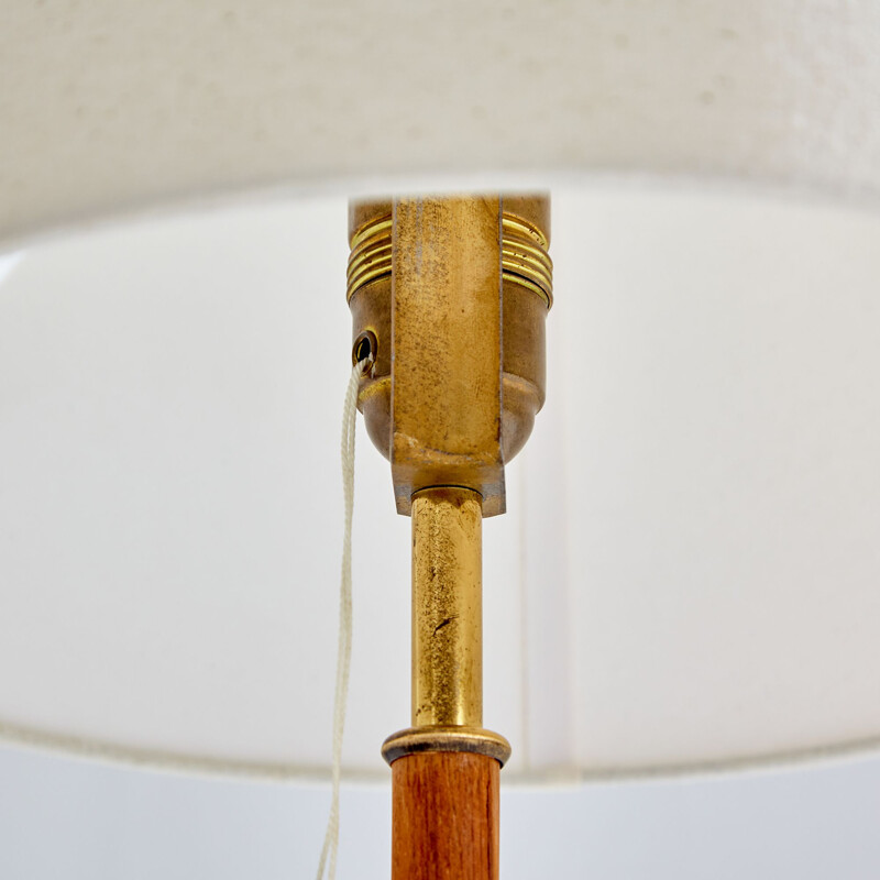 Vintage österreichische Tischlampe aus Teakholz und Messing von J. T. Kalmar, 1950