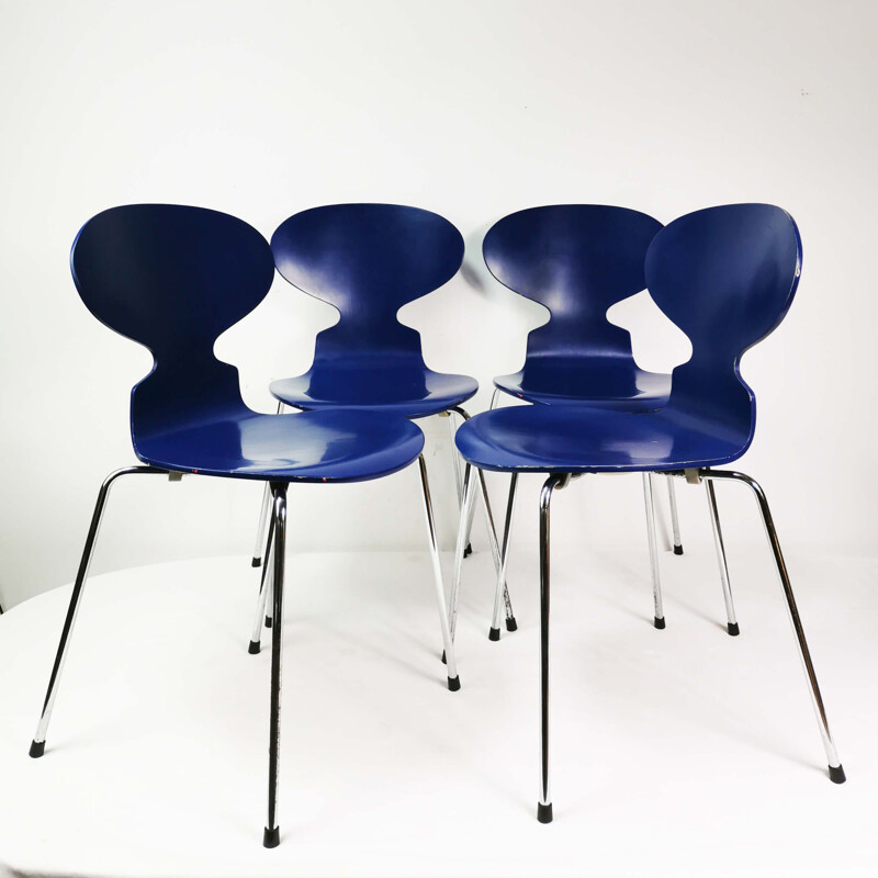 Set of 4 vintage chairs model 3101- Ant by A. Jacobsen for Fritz Hansen, Denmark 1990s