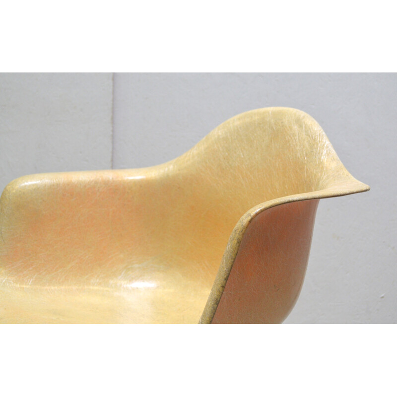 Edge" vintage armchair 1st edition Paw by Charles Eames for Zenith Plastics