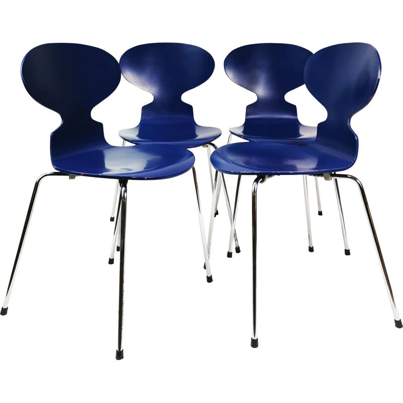Set of 4 vintage chairs model 3101- Ant by A. Jacobsen for Fritz Hansen, Denmark 1990s