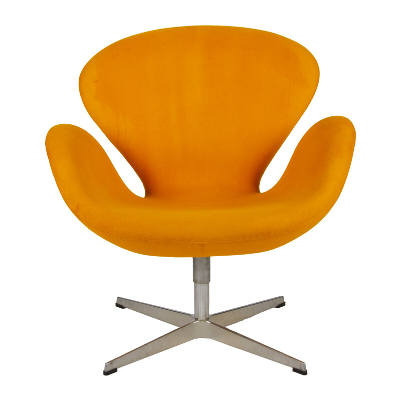 Vintage gele fauteuil model 3320 Swan van Arne Jacobsen voor Fritz Hansen