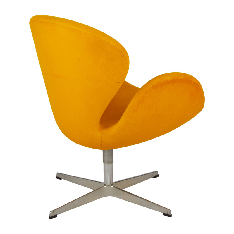 Vintage gele fauteuil model 3320 Swan van Arne Jacobsen voor Fritz Hansen