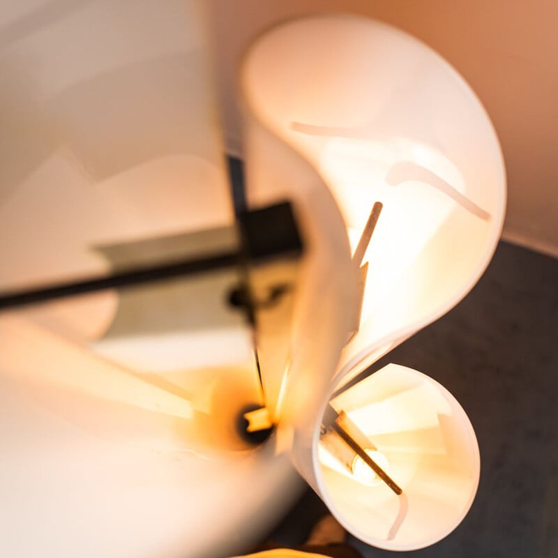 Paire de lampadaires vintage Chimera en plexiglas blanc par Vico Magistretti pour Artemide