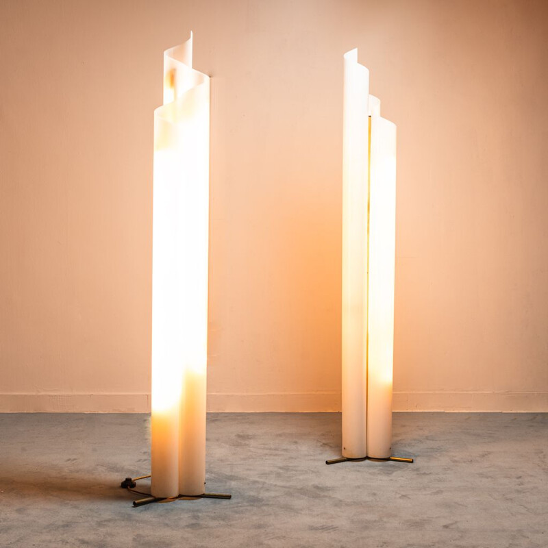 Pair of vintage floor lamps in white Plexiglas by Vico Magistretti for Artemide