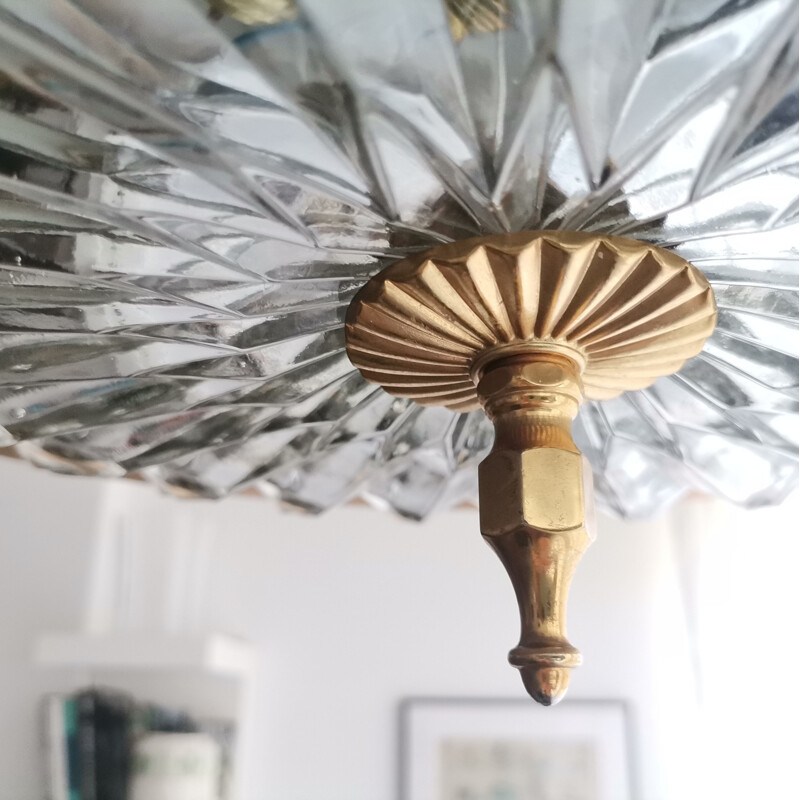 Lámpara de suspensión vintage de metal crema y cristal dorado, 1960