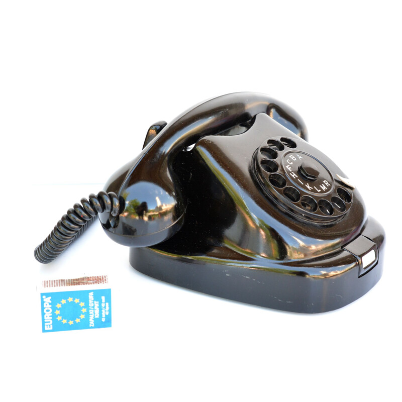 Teléfono fijo antiguo de baquelita P-9024 de Tesla Liptovský Hrádok, 1964