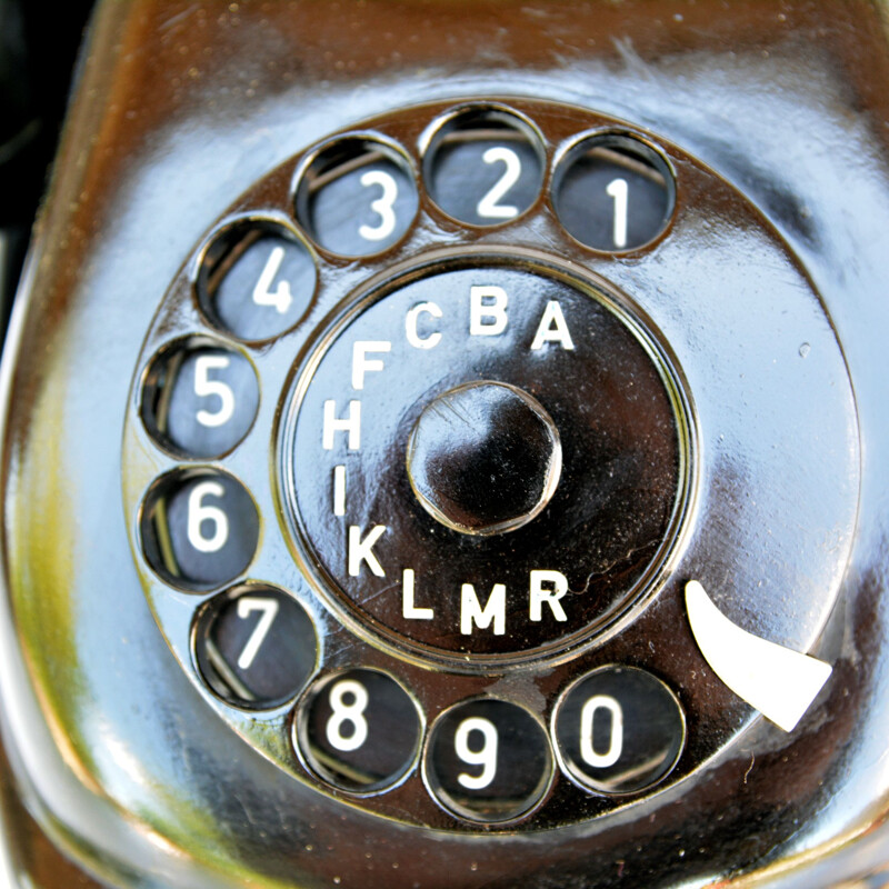 Teléfono fijo antiguo de baquelita P-9024 de Tesla Liptovský Hrádok, 1964