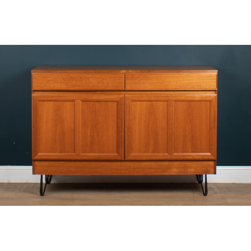 Credenza vintage in teak su gambe a forcina di Mcintosh, 1960