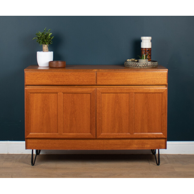 Vintage Teakholz Sideboard auf Haarnadelbeinen von Mcintosh, 1960