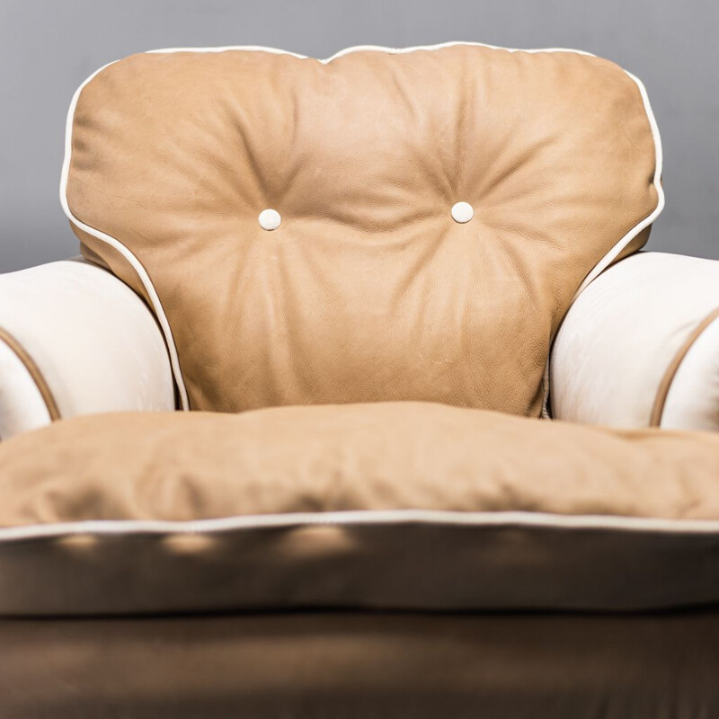 Pareja de sillones vintage de cuero beige de Poltrona Frau, 1970