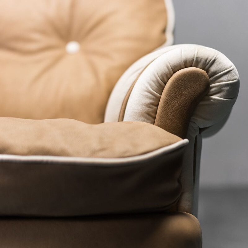 Pair of vintage beige leather armchairs by Poltrona Frau, 1970