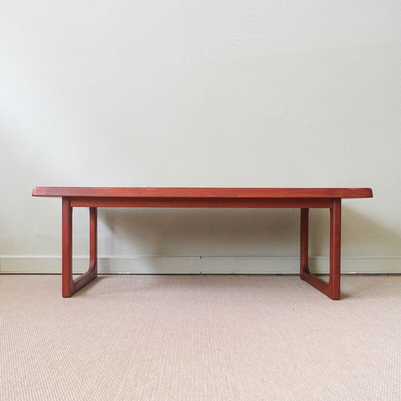 Table basse scandinave vintage en teck massif par Niels Bach pour Randers, Danemark 1970