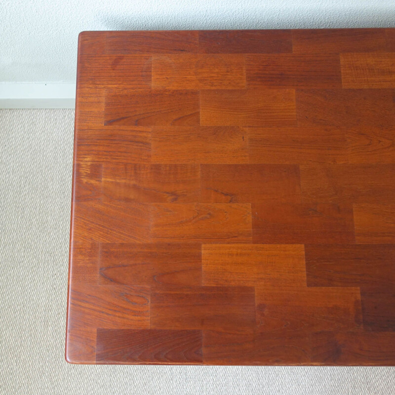 Table basse scandinave vintage en teck massif par Niels Bach pour Randers, Danemark 1970