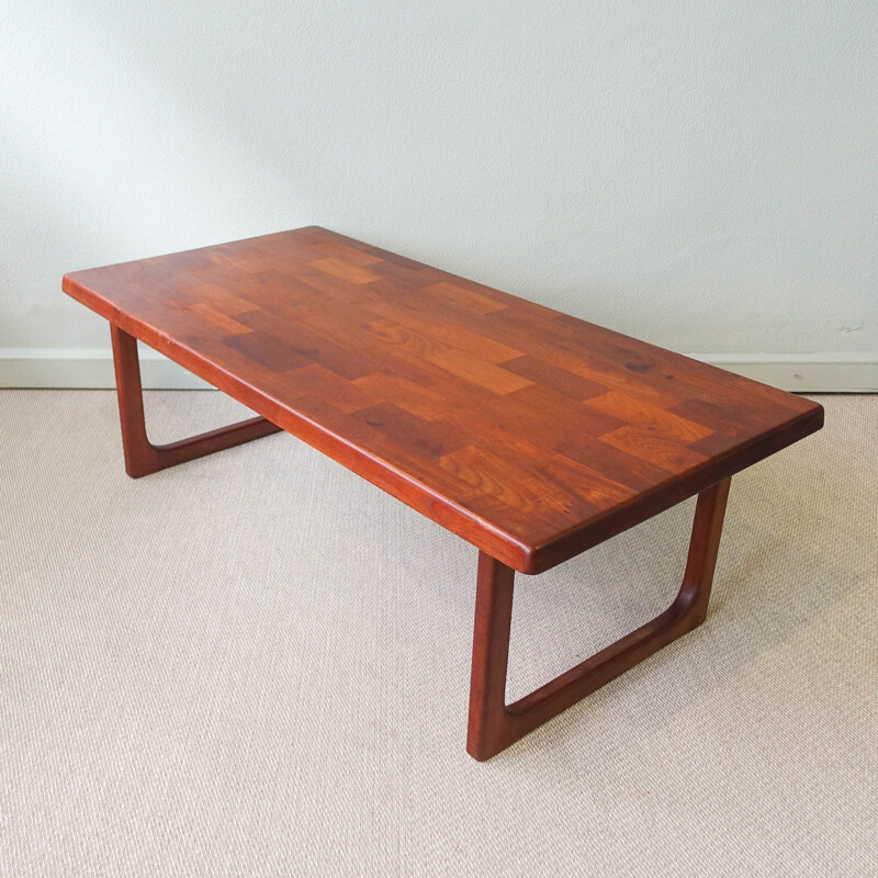 Tavolino vintage scandinavo in teak massiccio di Niels Bach per Randers, Danimarca 1970