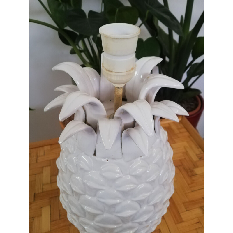 Lámpara de sobremesa de cerámica con piña blanca, Italia 1970
