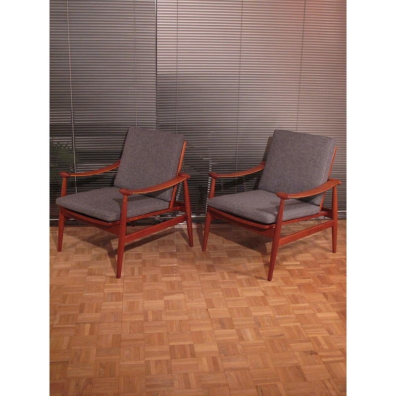 Pair of "Model 133" Spade stolen chairs, Finn JUHL - 1950s