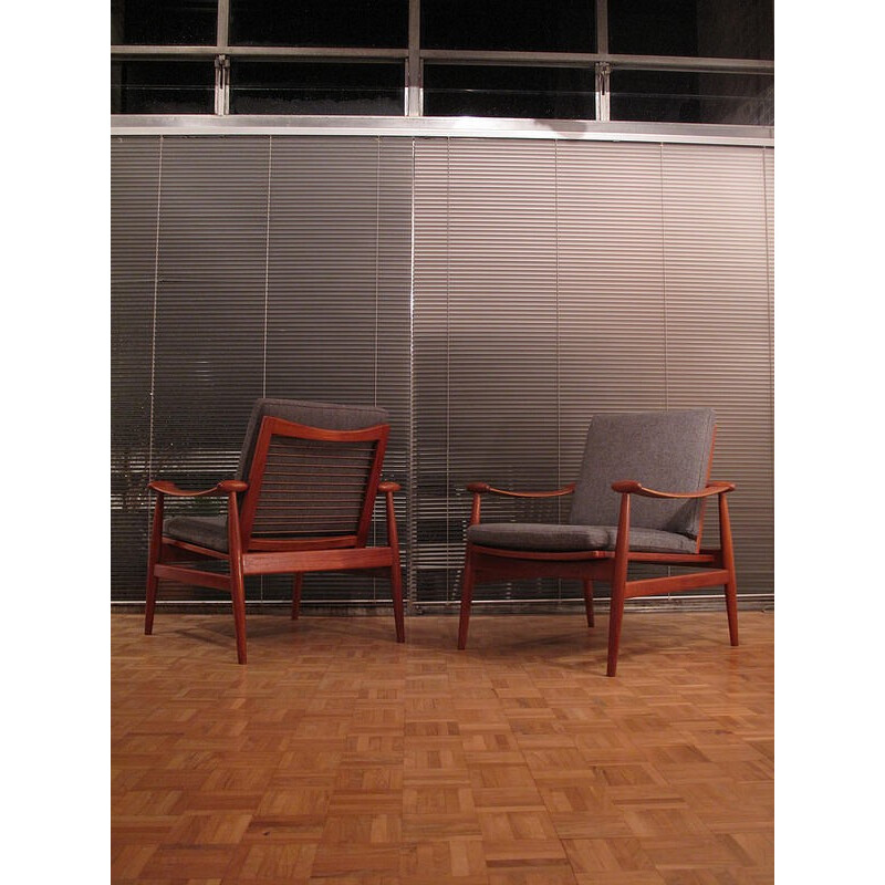 Pair of "Model 133" Spade stolen chairs, Finn JUHL - 1950s