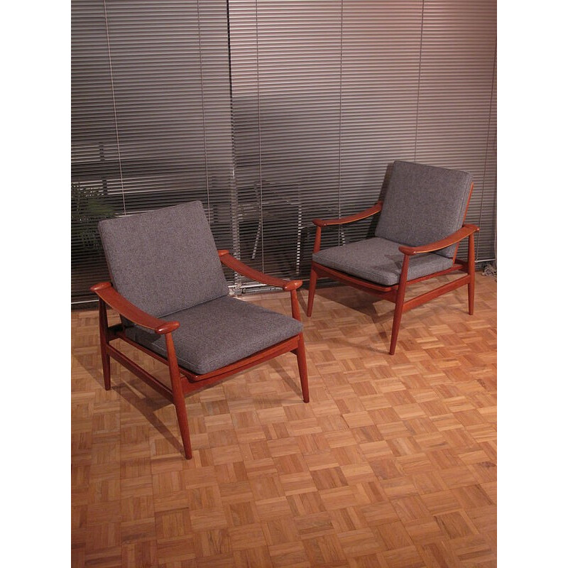 Pair of "Model 133" Spade stolen chairs, Finn JUHL - 1950s