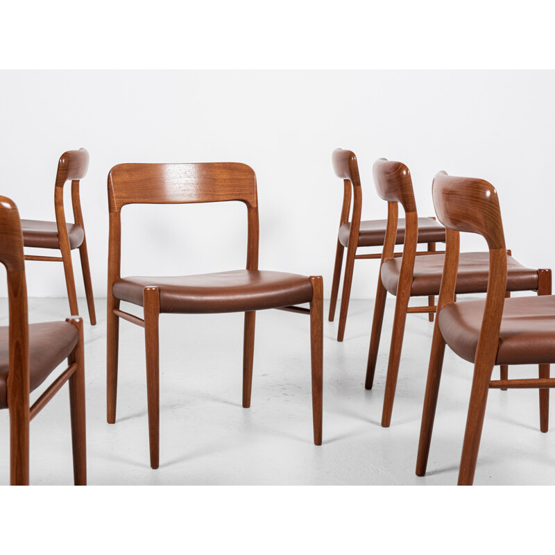 Conjunto de 6 sillas danesas vintage modelo 75 en teca y cuero de anilina de Niels Otto Møller, 1960