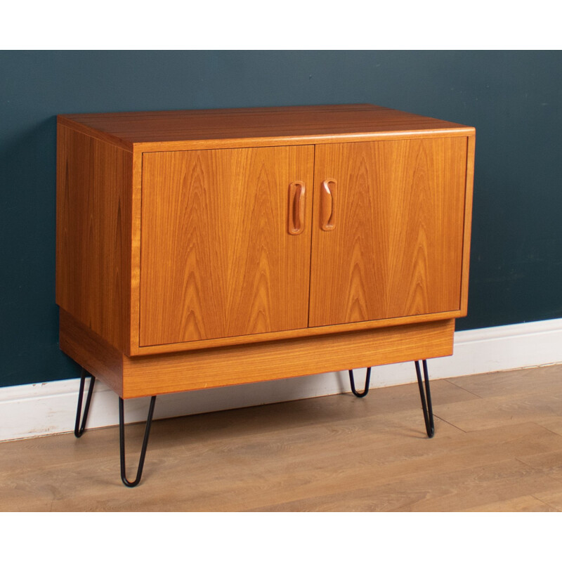 Credenza vintage in teak su gambe a forcina di Gplan, Inghilterra 1960