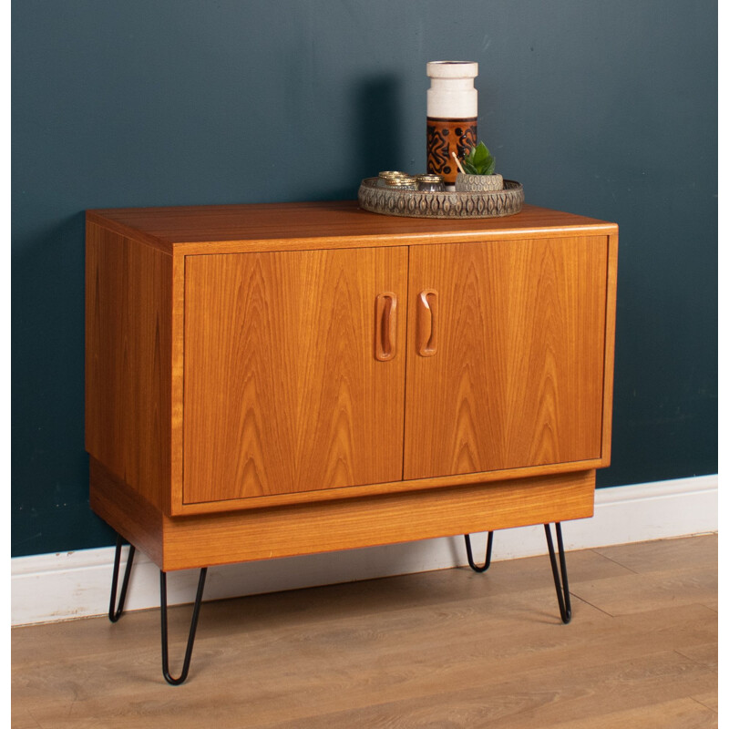 Credenza vintage in teak su gambe a forcina di Gplan, Inghilterra 1960