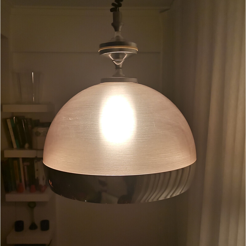 Lampada a sospensione italiana vintage in acrilico beige, 1960