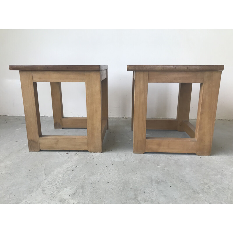 Pareja de mesas auxiliares vintage de madera maciza