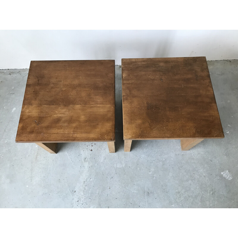 Coppia di tavolini vintage in legno massiccio