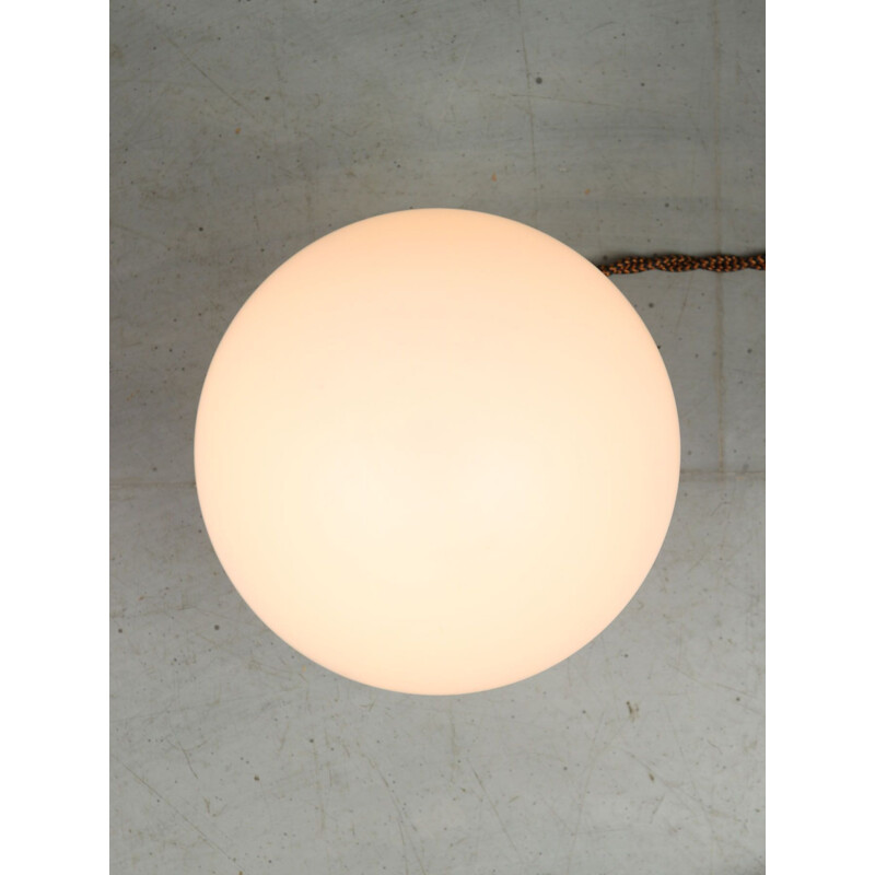 Lampe de table vintage en opaline 