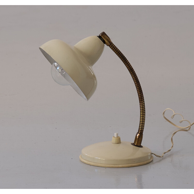 Lampada da tavolo vintage in metallo laccato crema e ottone, Italia 1950