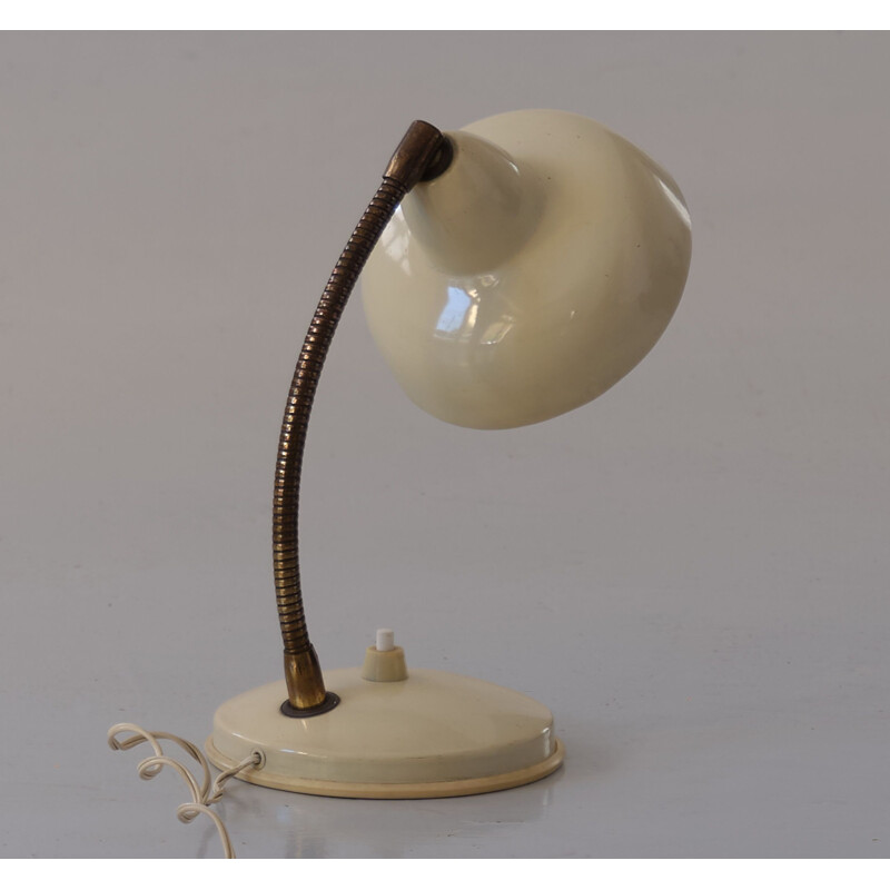 Lampada da tavolo vintage in metallo laccato crema e ottone, Italia 1950