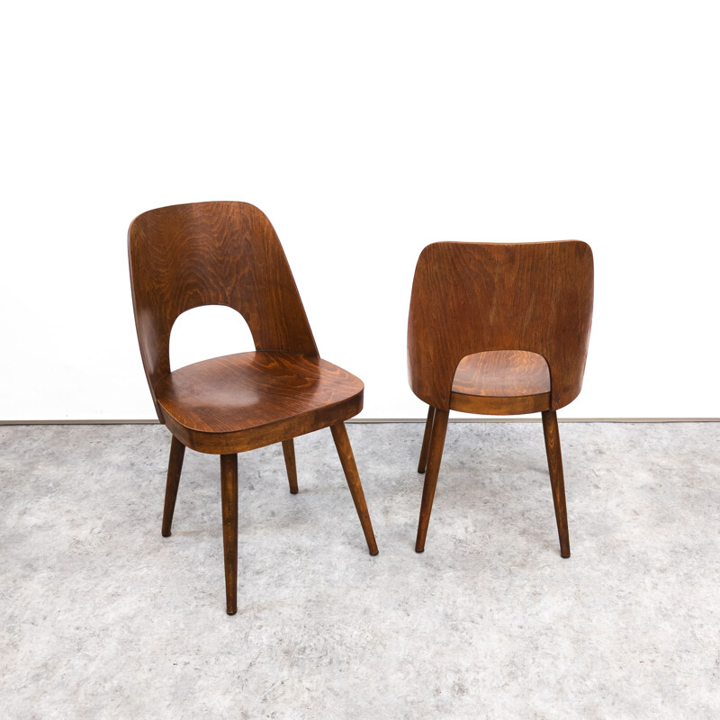 Conjunto de 4 cadeiras de madeira tratada vintage por Oswald Haerdtl para Ton, Áustria 1955