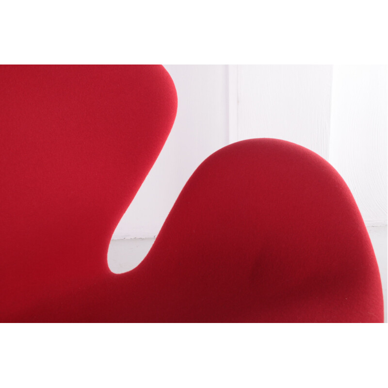Ensemble de 4 fauteuils vintage Swan avec table basse par Arne Jacobsen pour Fritz Hansen, 2001