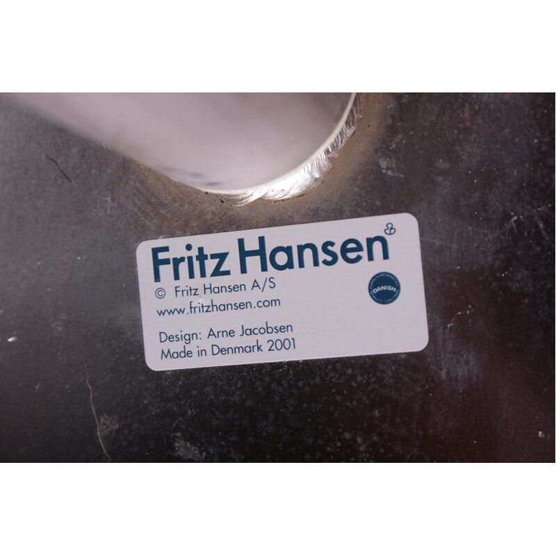 Juego de 4 sillones Swan vintage con mesa de centro de Arne Jacobsen para Fritz Hansen, 2001