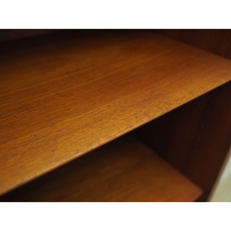 Teak vintage Danish bookcase by Hundevad, 1970s