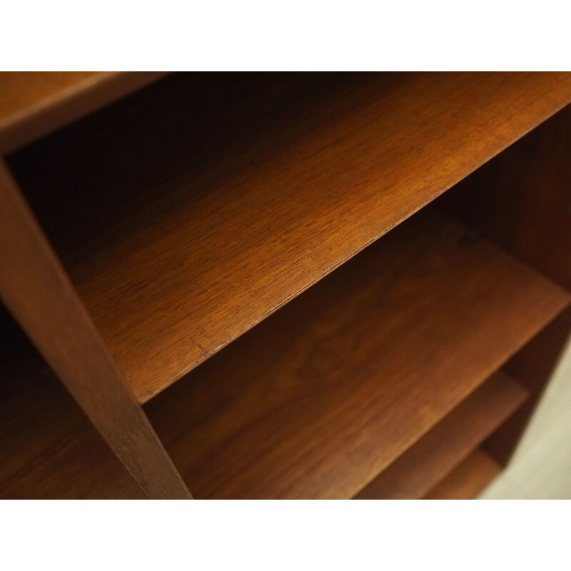 Teak vintage Danish bookcase by Hundevad, 1970s