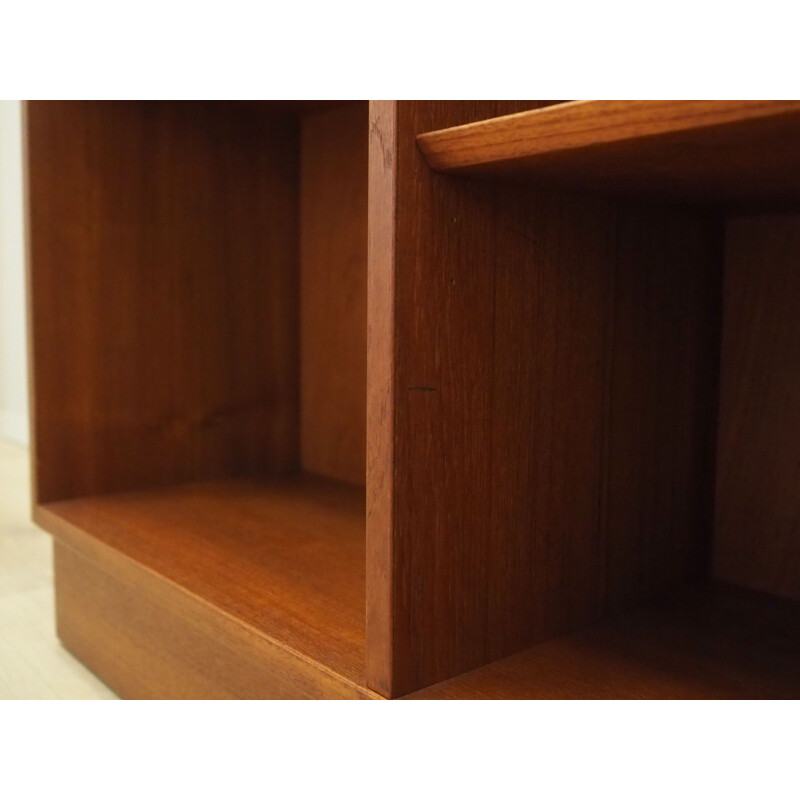 Teak vintage Danish bookcase by Hundevad, 1970s