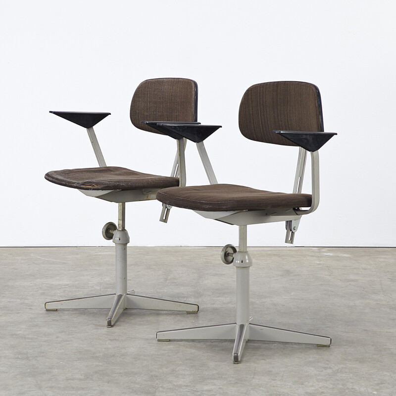 Pair of Ahrend de Cirkel office chairs in steel and brown fabric, Friso KRAMER - 1950s