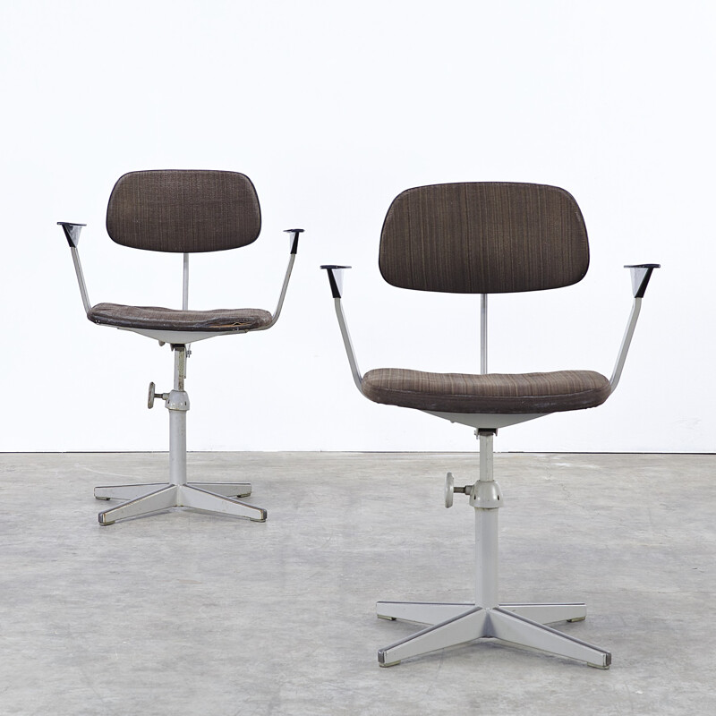 Pair of Ahrend de Cirkel office chairs in steel and brown fabric, Friso KRAMER - 1950s