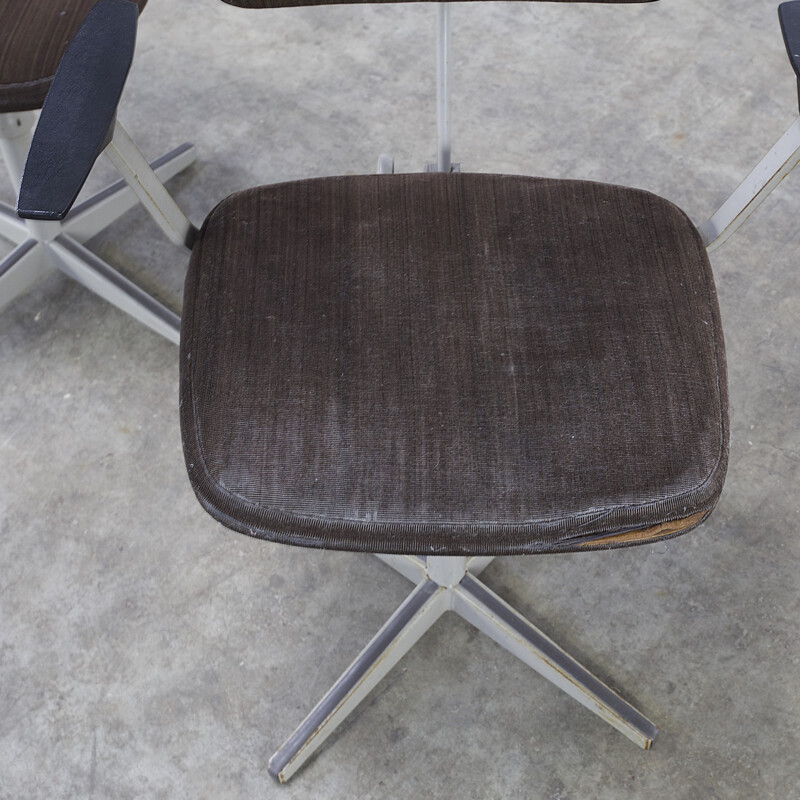 Pair of Ahrend de Cirkel office chairs in steel and brown fabric, Friso KRAMER - 1950s