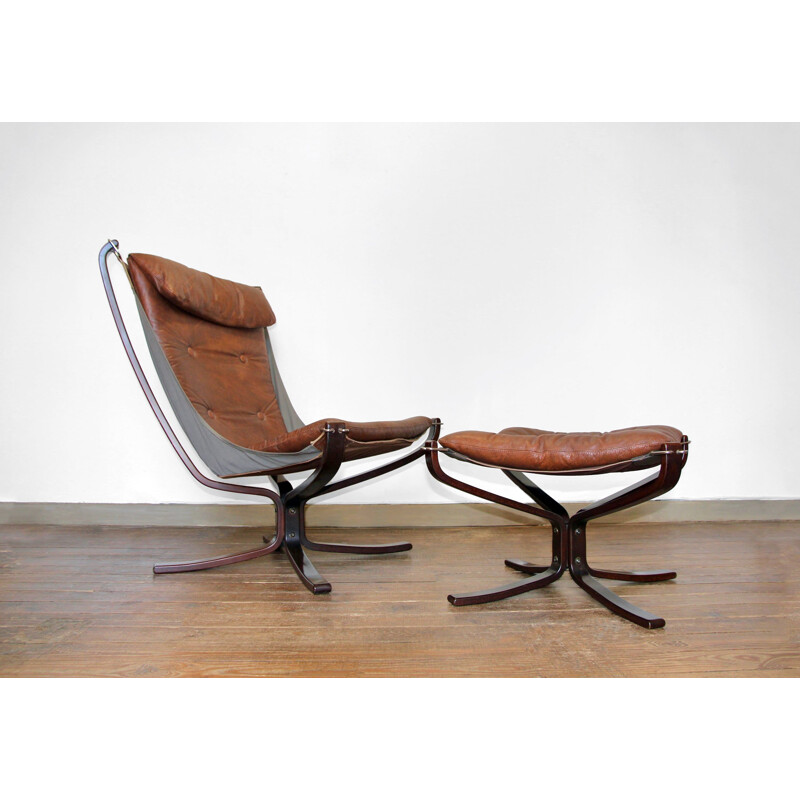 Falcon fauteuil en vintage voetenbank van Sigurd Ressell voor Vatne Møbler, 1970