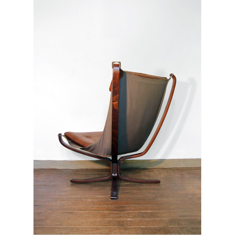 Falcon fauteuil en vintage voetenbank van Sigurd Ressell voor Vatne Møbler, 1970