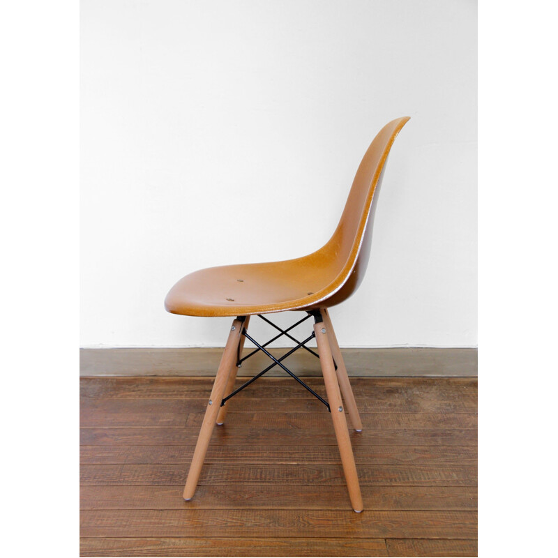 Chaise Dsw vintage Ochre Dark par Charles et Ray Eames pour Herman Miller, 1960